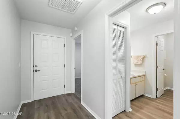 1028 Stonybrook CIR, Port Orange, FL 32127