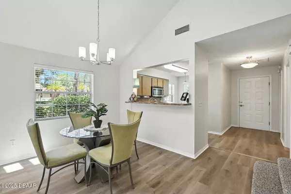 1028 Stonybrook CIR, Port Orange, FL 32127