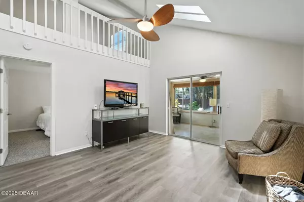 1028 Stonybrook CIR, Port Orange, FL 32127