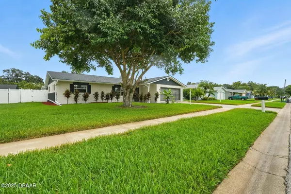 2937 Carriage DR, South Daytona, FL 32119