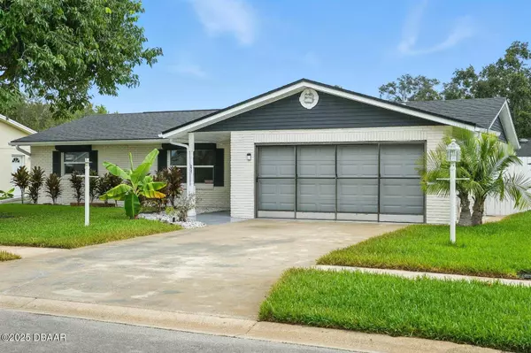 2937 Carriage DR, South Daytona, FL 32119