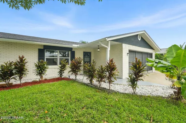 2937 Carriage DR, South Daytona, FL 32119