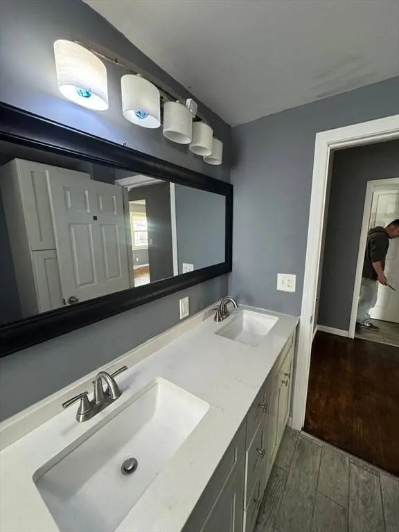 33-35 Hitchcock St #2, Holyoke, MA 01040
