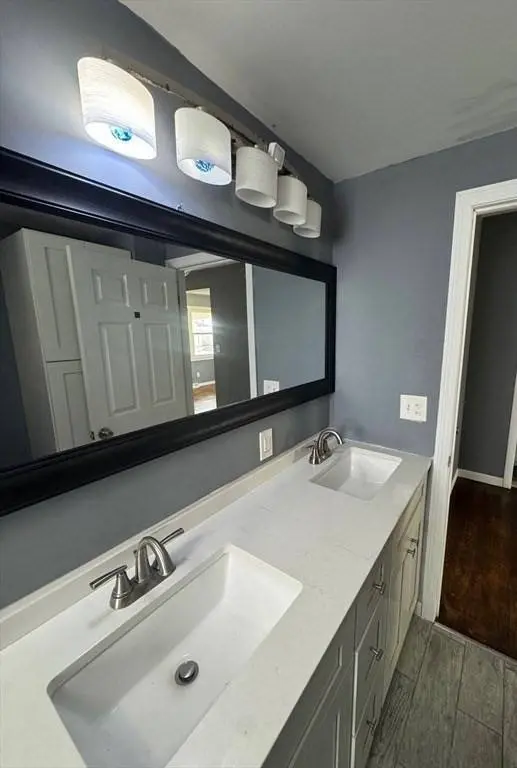 33-35 Hitchcock St #2, Holyoke, MA 01040