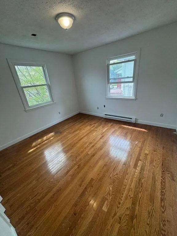 33-35 Hitchcock St #2, Holyoke, MA 01040