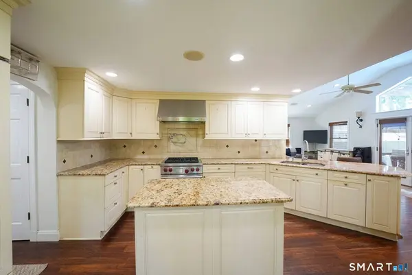 7 Hadik Parkway, Norwalk, CT 06854