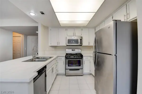 2873 Moonlight Bay LN, Las Vegas, NV 89128