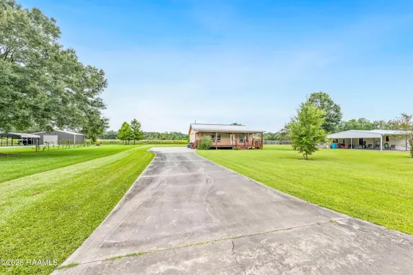 1141 Simon Angelle RD, Arnaudville, LA 70512