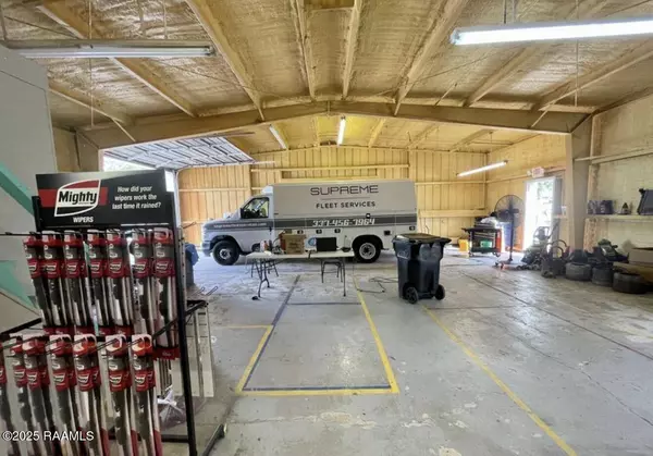 141 Industrial Pkwy, Lafayette, LA 70508