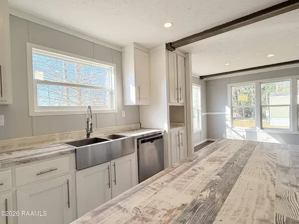 1084 Huval ST, Breaux Bridge, LA 70517