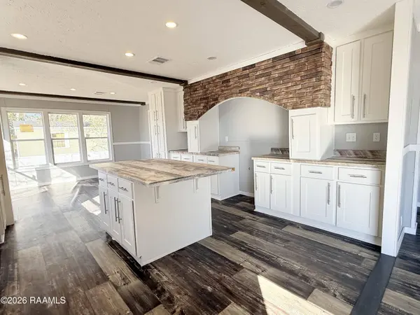 1084 Huval ST, Breaux Bridge, LA 70517