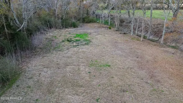 221 N Girouard RD, Broussard, LA 70518