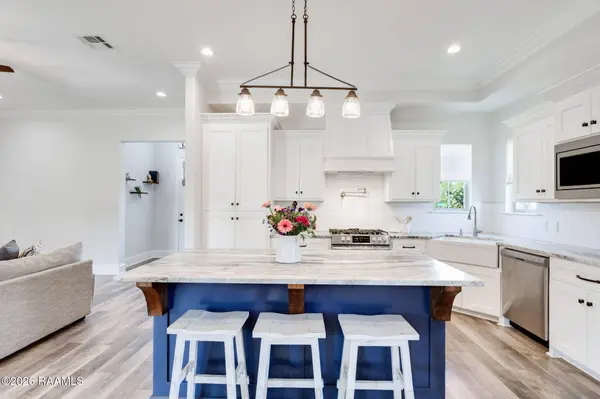 101 Copper Hill DR, Youngsville, LA 70592