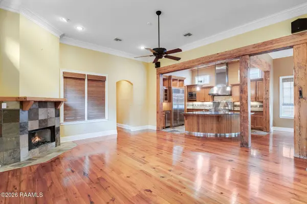 214 Settlers Trace BLVD, Lafayette, LA 70508
