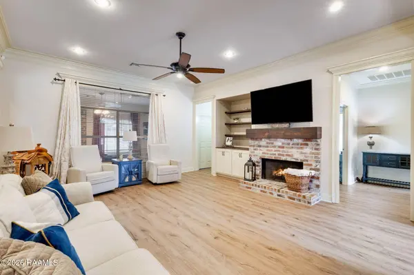 402 Southlake CIR, Youngsville, LA 70592