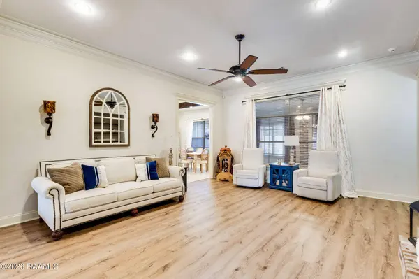 402 Southlake CIR, Youngsville, LA 70592