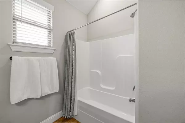 1840 Sunrise Cir, Centerton, AR 72719