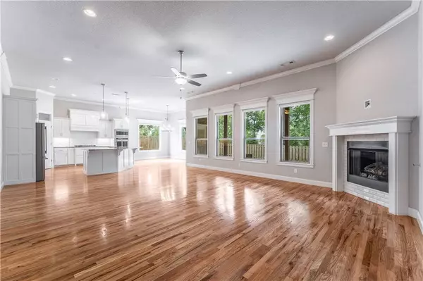 6104 W Buckeye Dr, Rogers, AR 72758