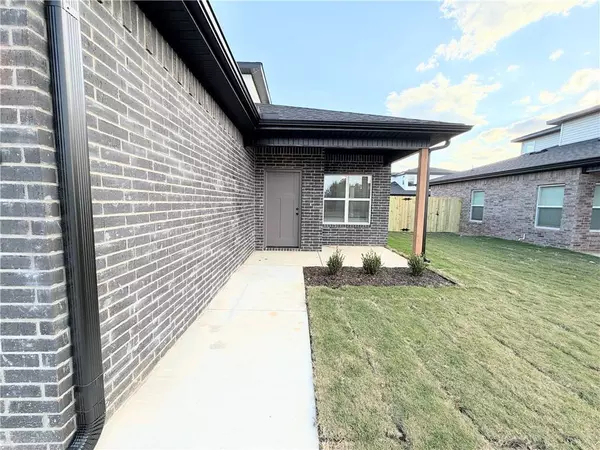 531 Cosmos St, Centerton, AR 72719