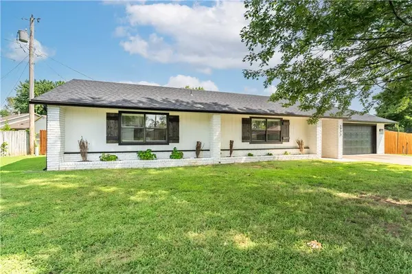 1906 SE Taylor St, Bentonville, AR 72712