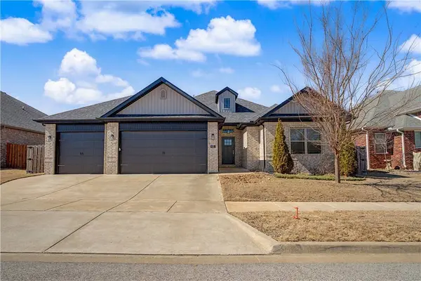 615 Phoenix Rd, Fayetteville, AR 72704