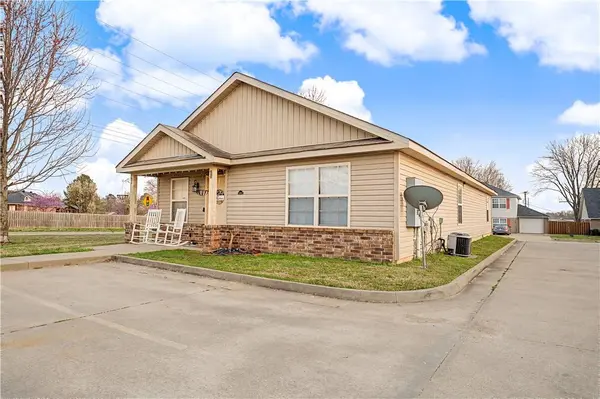3300 SW Victoria Pl #2, Bentonville, AR 72712