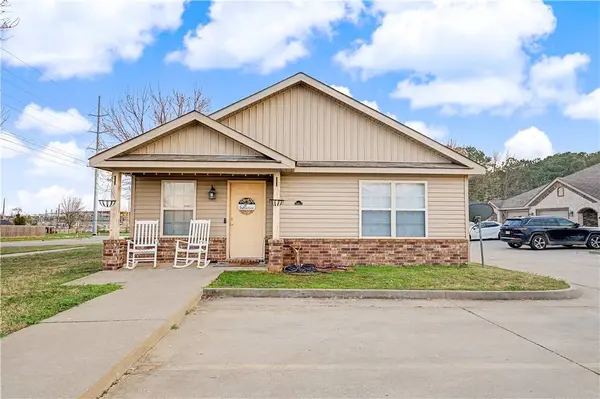 3300 SW Victoria Pl #1-2, Bentonville, AR 72712