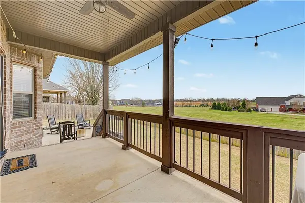 1425 S Hampton Xing, Cave Springs, AR 72718