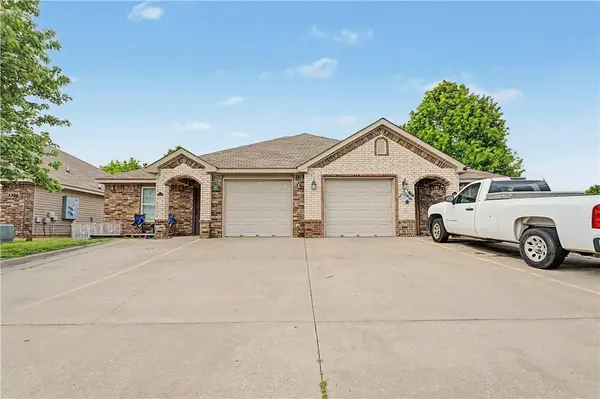 3302 SW Victoria Pl #C-D, Bentonville, AR 72712