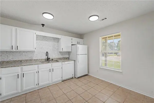 3400 SW Landau Ct, Bentonville, AR 72712