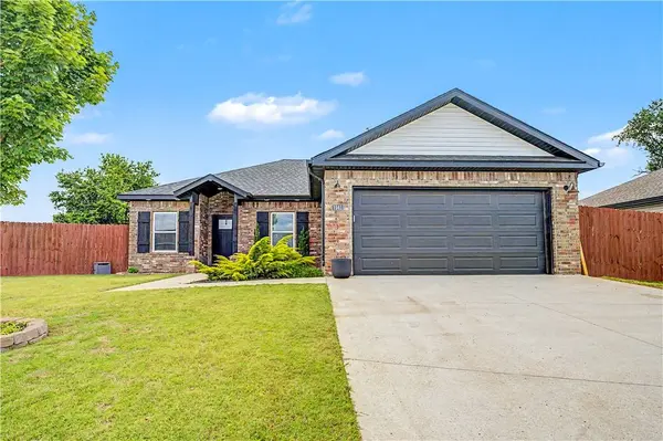 1141 Riverside Dr, Bentonville, AR 72713