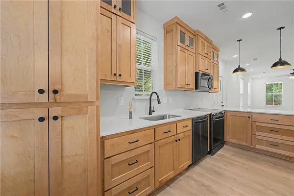 588 S Willow Ave #2, Fayetteville, AR 72701