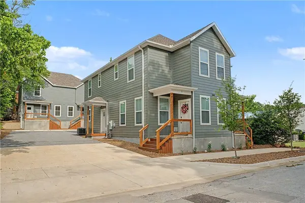588 S Willow Ave #2, Fayetteville, AR 72701