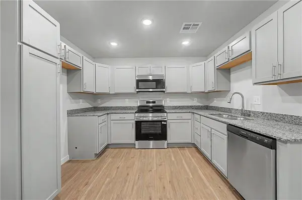 6500 & 6502 Kathleen St, Bentonville, AR 72713