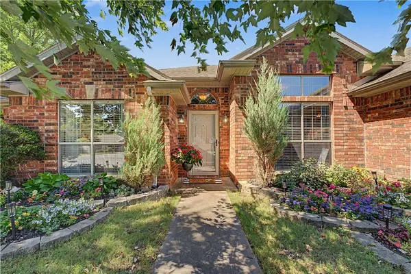 1580 London Ter, Springdale, AR 72764