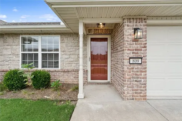 809 N 20th St, Rogers, AR 72756
