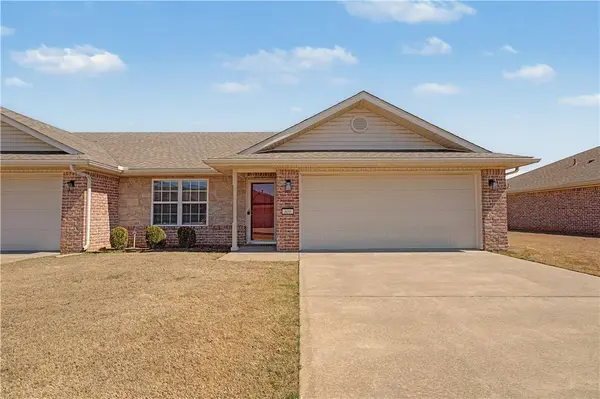 809 N 20th St, Rogers, AR 72756