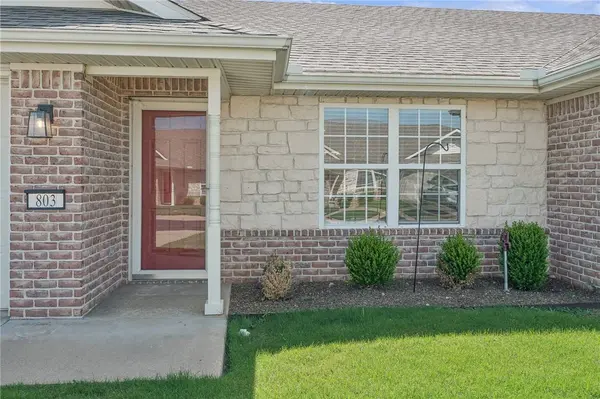 803 N 19th St, Rogers, AR 72756