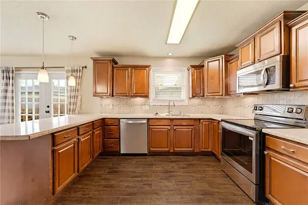 1604 W Oak St, Rogers, AR 72758