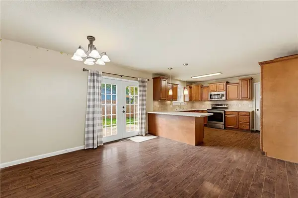 1604 W Oak St, Rogers, AR 72758