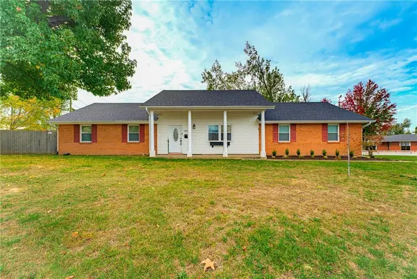 1604 W Oak St, Rogers, AR 72758
