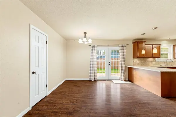 1604 W Oak St, Rogers, AR 72758