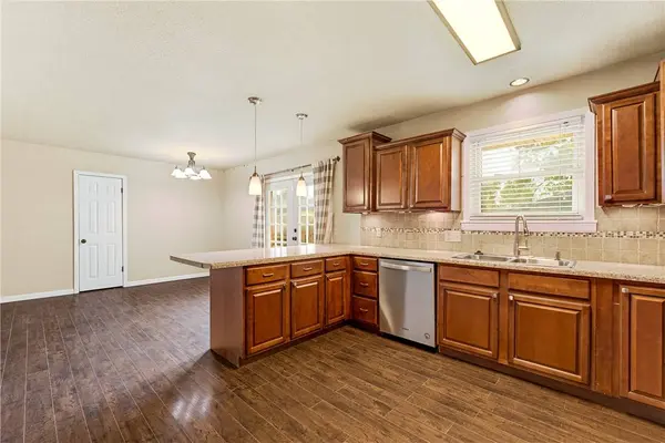 1604 W Oak St, Rogers, AR 72758