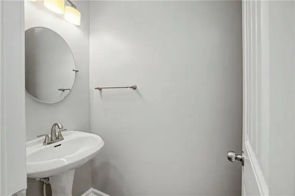 21 Seville CT, Newnan, GA 30263