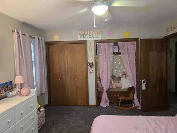 1208 Roxbury CIR, Rockford, IL 61107