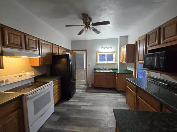 1021 N Rockton Avenue, Rockford, IL 61103