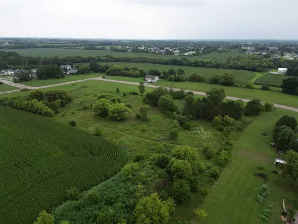 4940 Whiting Road, Poplar Grove, IL 61065