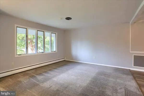 419 MOUNTAIN ST, Summerdale, PA 17093