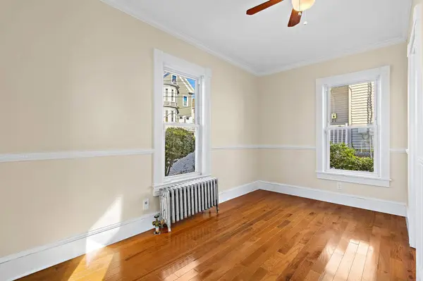 35 Seventh St, Lowell, MA 01850