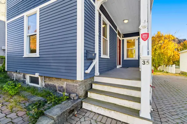 35 Seventh St, Lowell, MA 01850